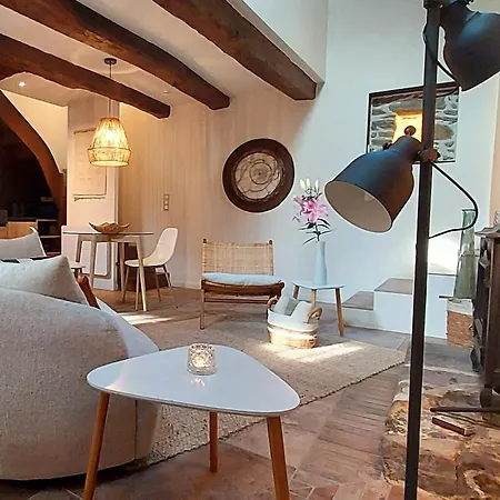 Maison De Contes En Amoureux * Taden